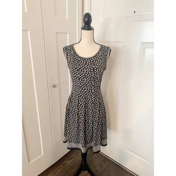 Max Studio Dresses & Skirts - Max Studio Dresss!